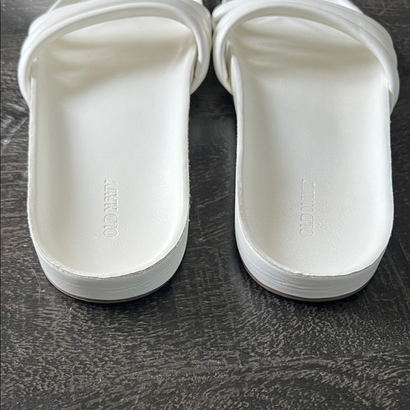 Old Navy White Sandals Minimalist Slip-On Design - Picture 5 of 5
